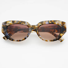 Load image into Gallery viewer, Frankie Acetate Cat Eye Sunglasses  : Brown Pearl
